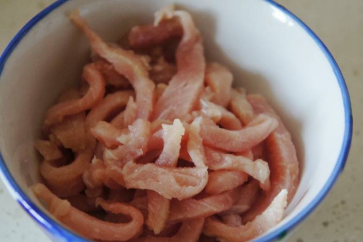 黑椒肉丝意面步骤2