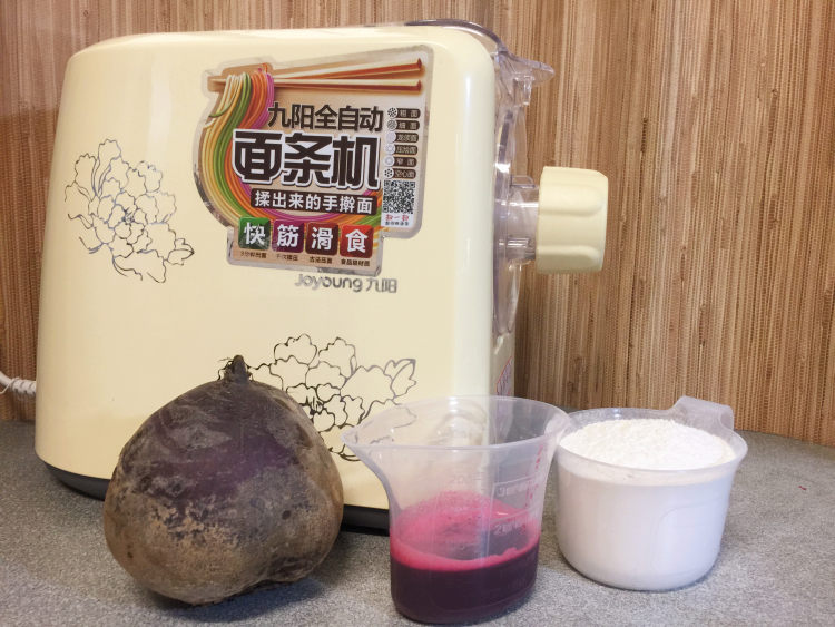 鮭鱼奶酱甜菜根面步骤2