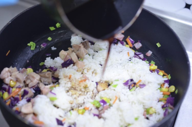 日式照烧鸡腿炒饭步骤8