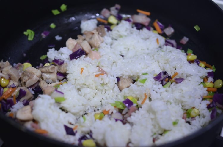 日式照烧鸡腿炒饭步骤7
