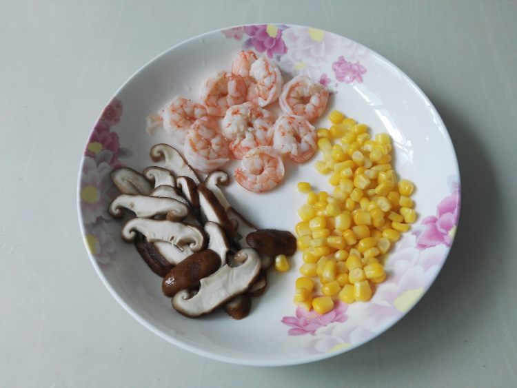 培根鲜虾披萨步骤3