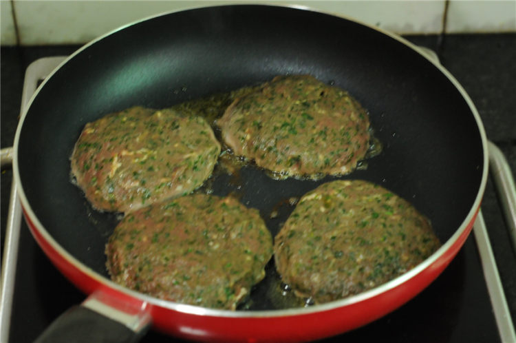 淡奶油牛肉汉堡步骤7