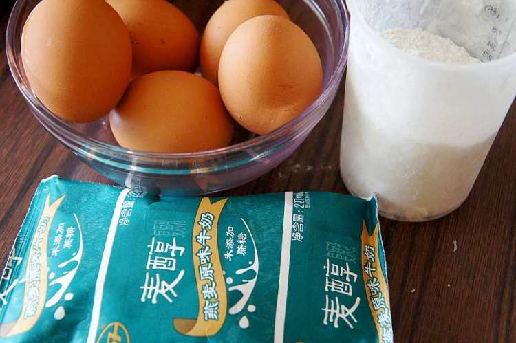 桑葚酱蛋糕卷步骤1