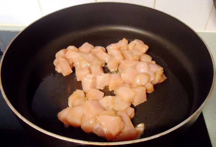 番茄鸡肉煮汤意粉步骤6
