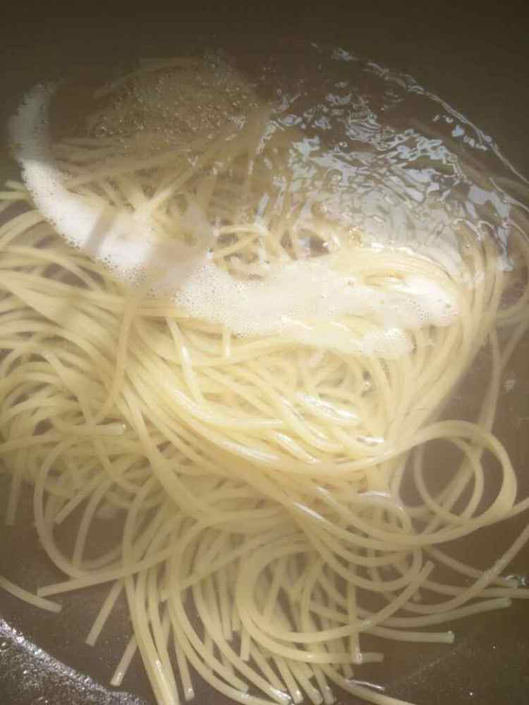 番茄意面步骤1