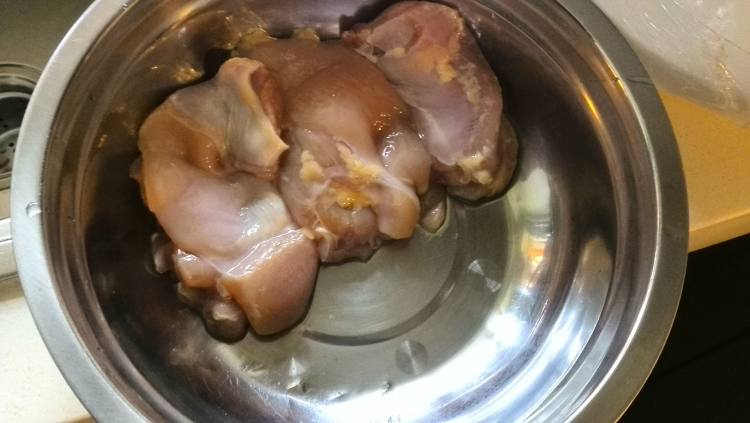黑椒香烤鸡腿步骤2