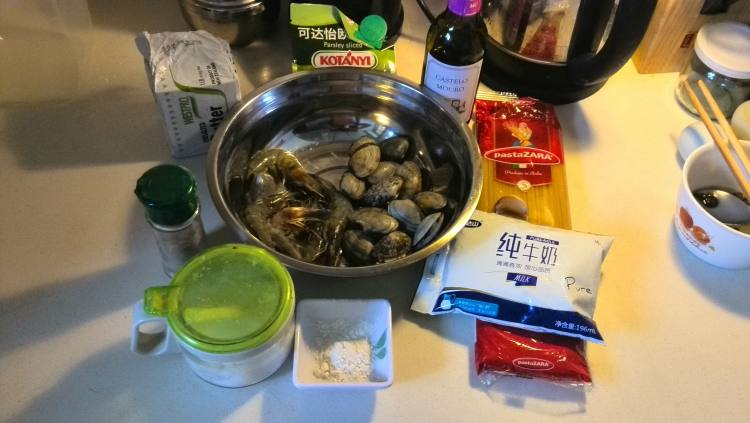 奶香海鲜意大利面步骤1