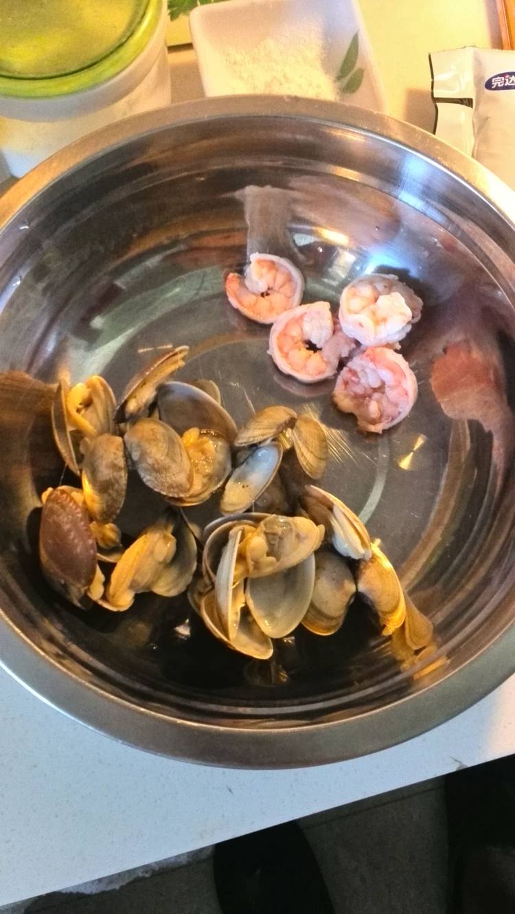 奶香海鲜意大利面步骤2