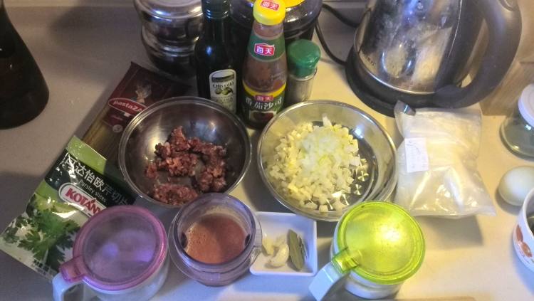 茄汁肉酱意大利面步骤1