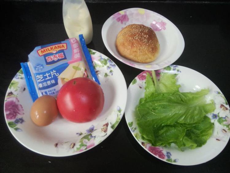 番茄煎蛋芝士汉堡步骤1