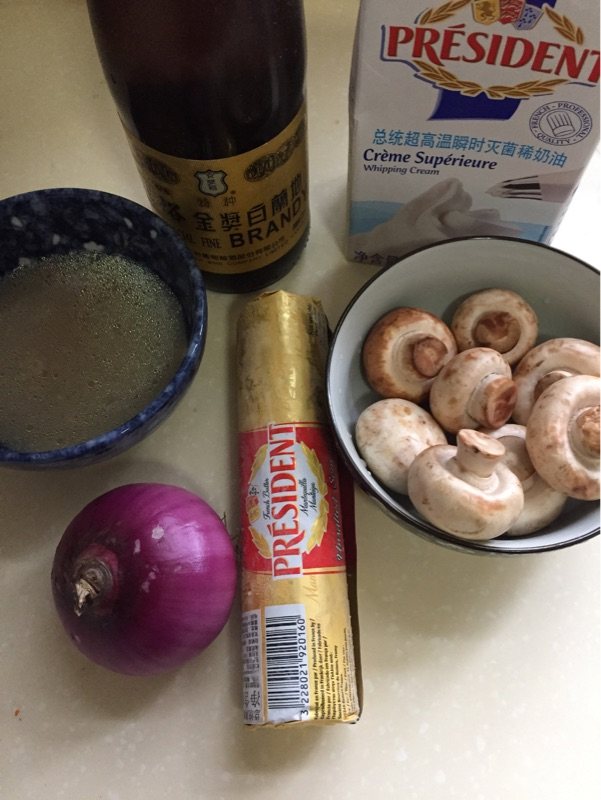 法式奶油蘑菇汤步骤1
