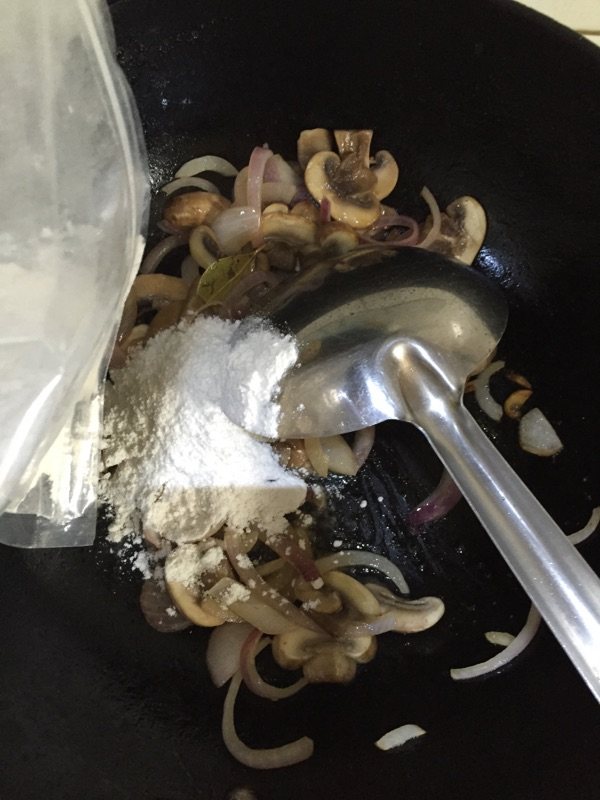 法式奶油蘑菇汤步骤8