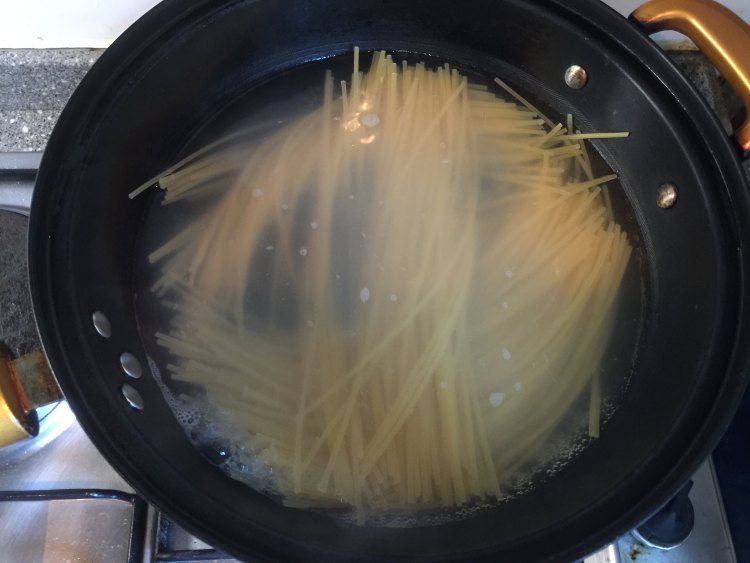 海鲜墨鱼意面步骤5