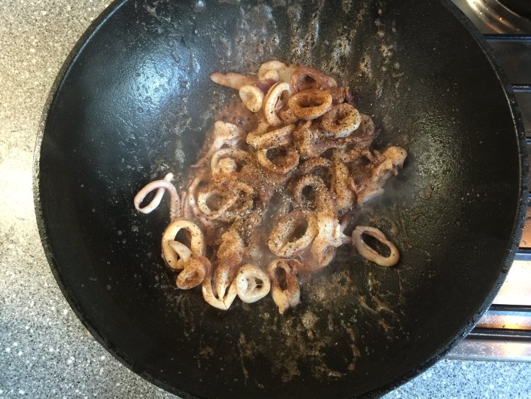 海鲜墨鱼意面步骤7