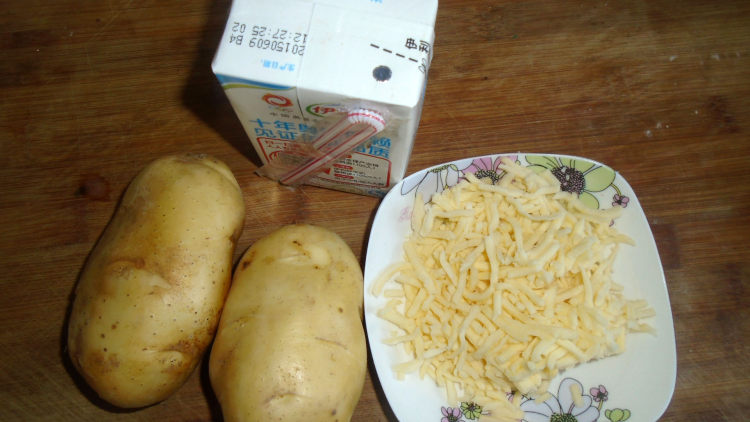 迷迭香芝士焗土豆步骤1