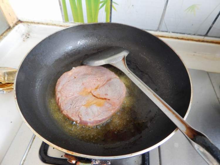 黑椒牛排意面步骤6