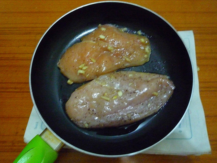 蒜香蜂蜜煎鸡排步骤9