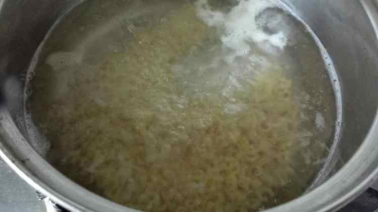 番茄鸡蛋字母意面步骤2
