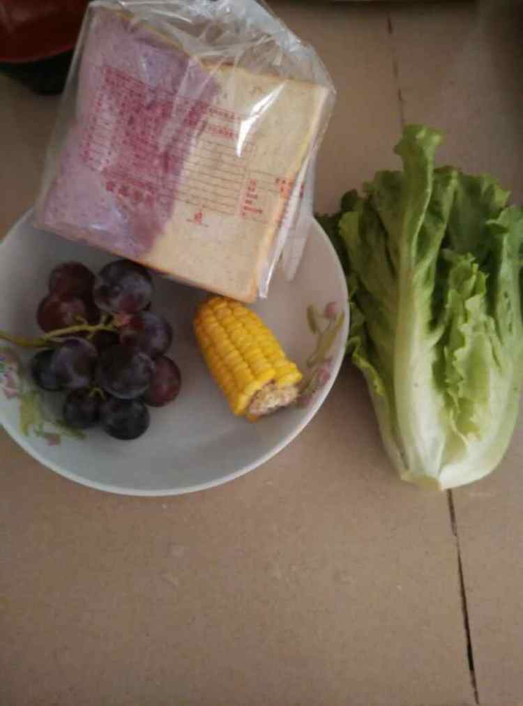 水果玉米土司卷步骤1