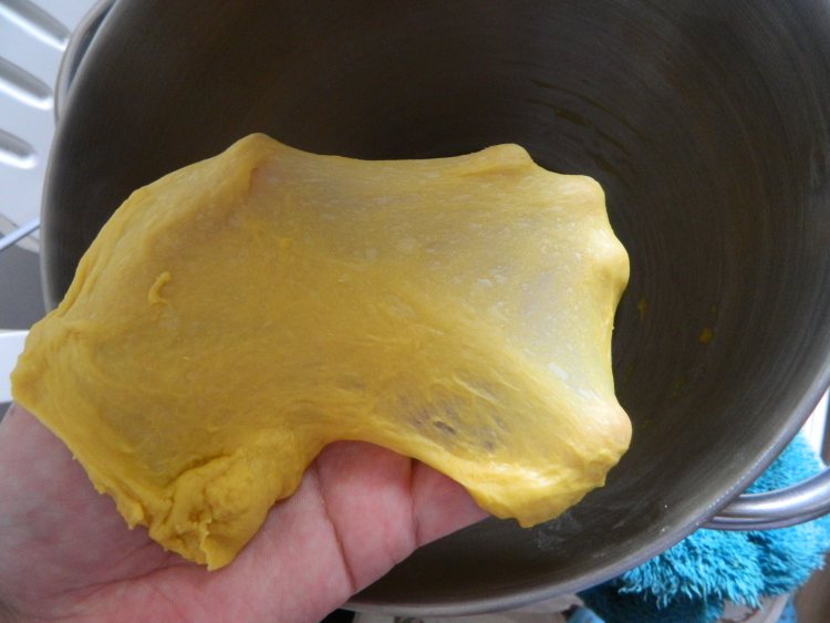葡萄干胡萝卜面包卷步骤3