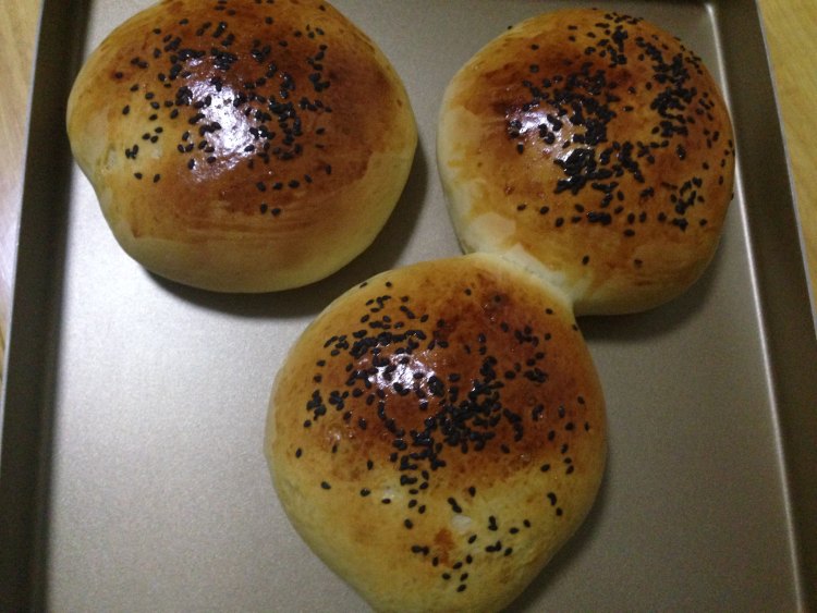 肉饼鸡蛋生菜汉堡步骤7
