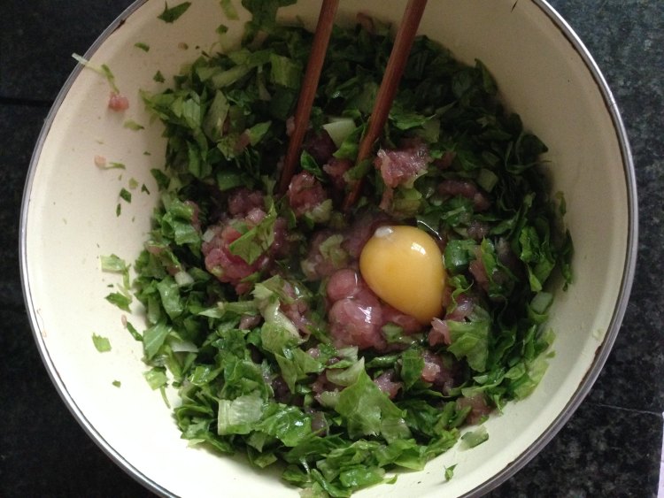 肉饼鸡蛋生菜汉堡步骤8