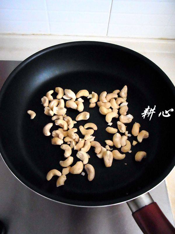 虾仁腰果炒意粉步骤8