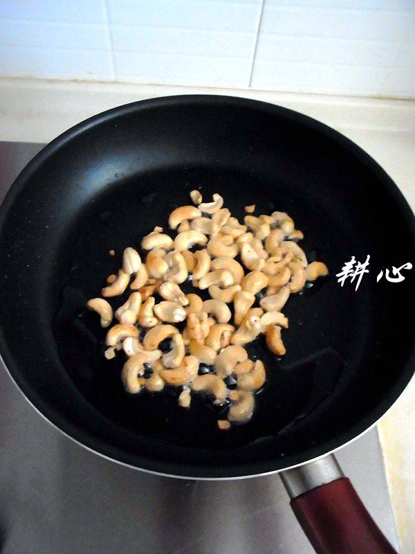虾仁腰果炒意粉步骤9
