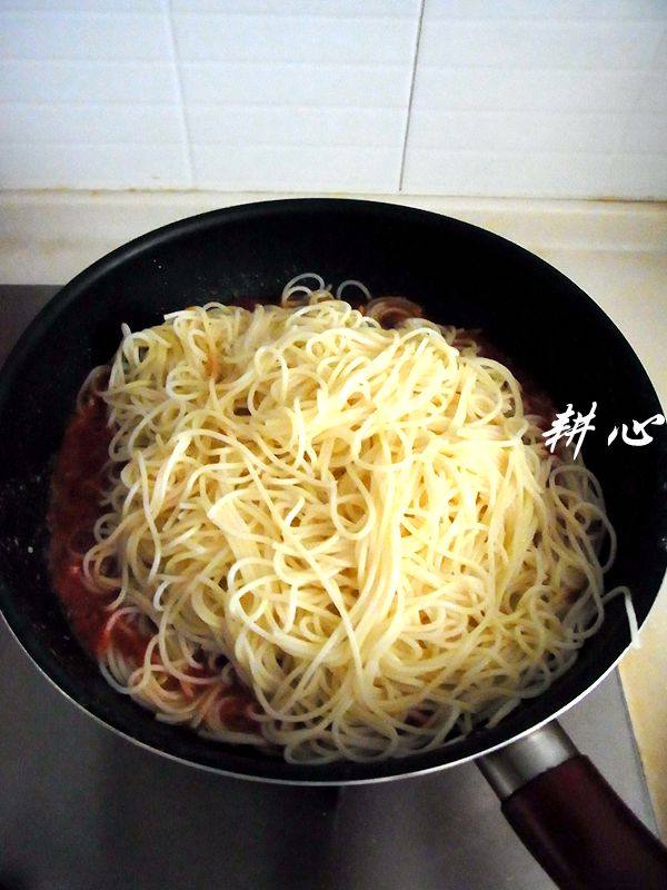 虾仁腰果炒意粉步骤11