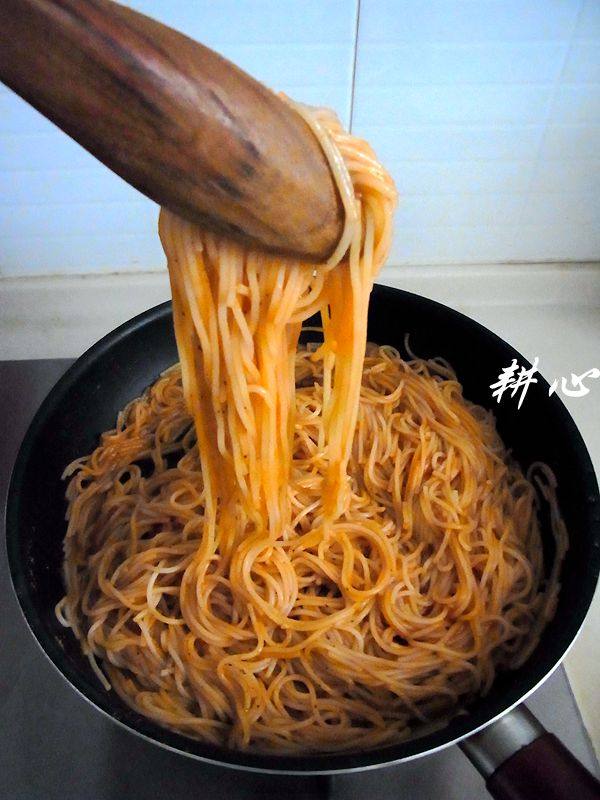 虾仁腰果炒意粉步骤13
