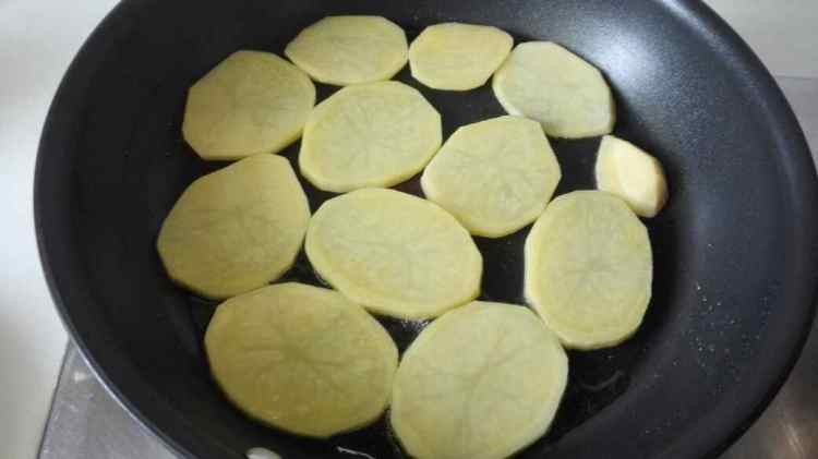 金枪鱼鲜虾土豆培根双步骤2