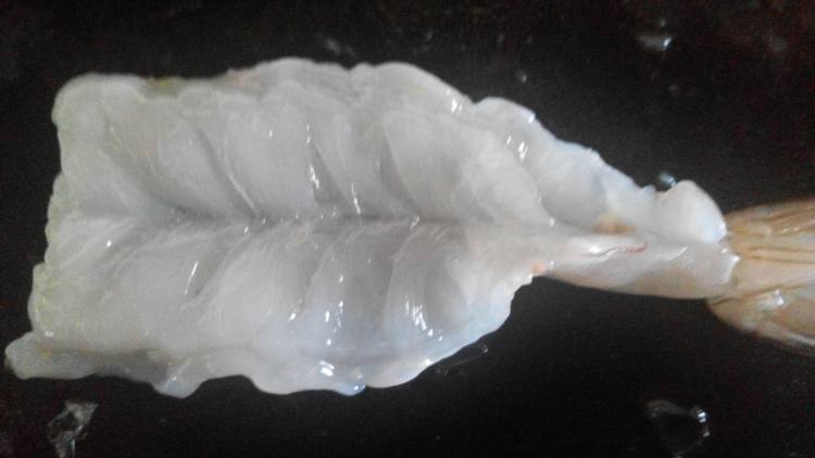 百里香蝴蝶虾步骤3