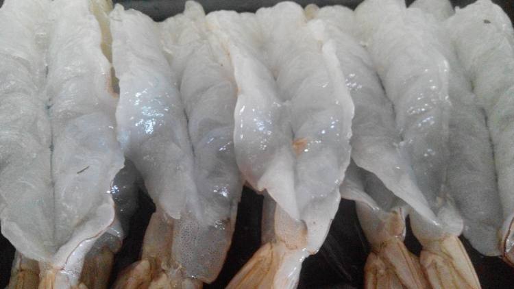百里香蝴蝶虾步骤4