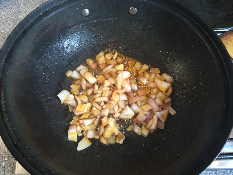 意式海鲜墨鱼汁炖饭步骤3