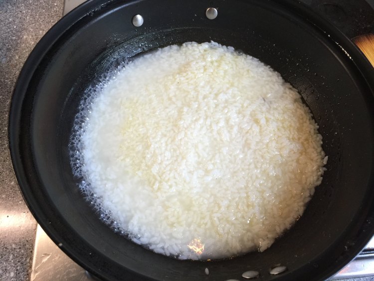 意式海鲜墨鱼汁炖饭步骤7