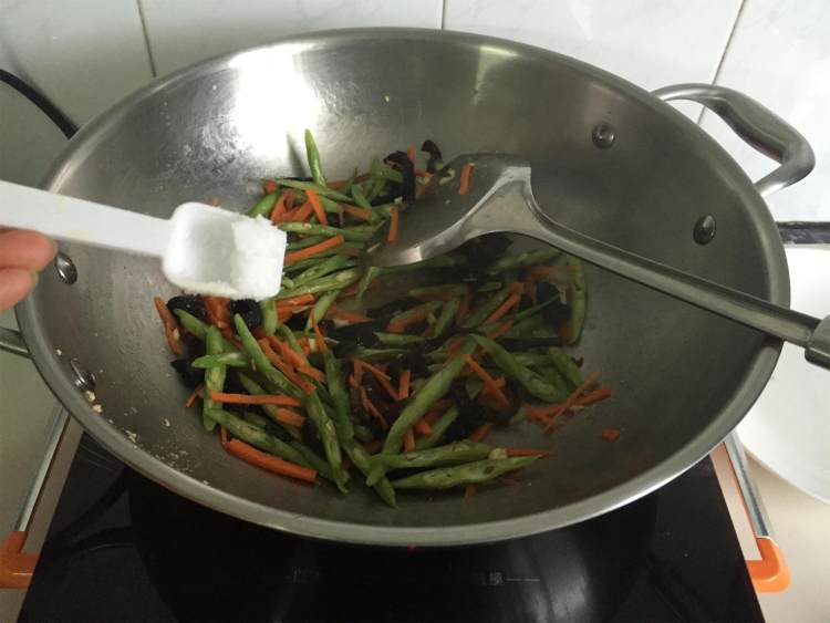【手工美食】鸡丝时蔬步骤5