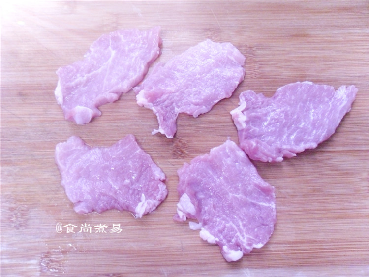 【手工美食】蒜香炸猪步骤1