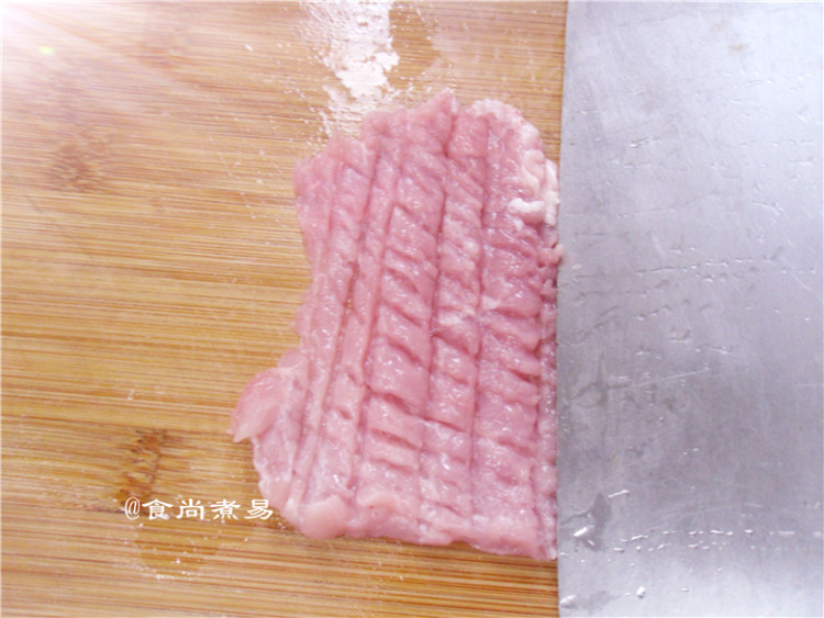 【手工美食】蒜香炸猪步骤2