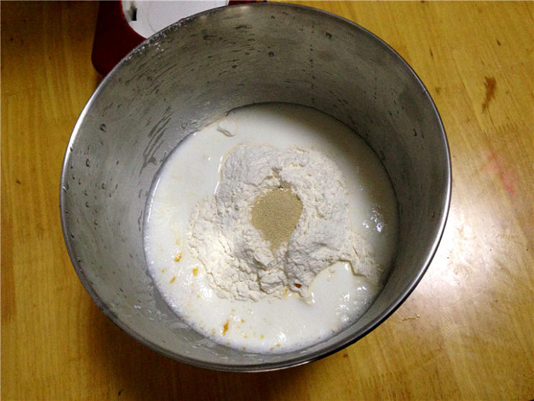 【手工美食】鸡蛋肉饼步骤1
