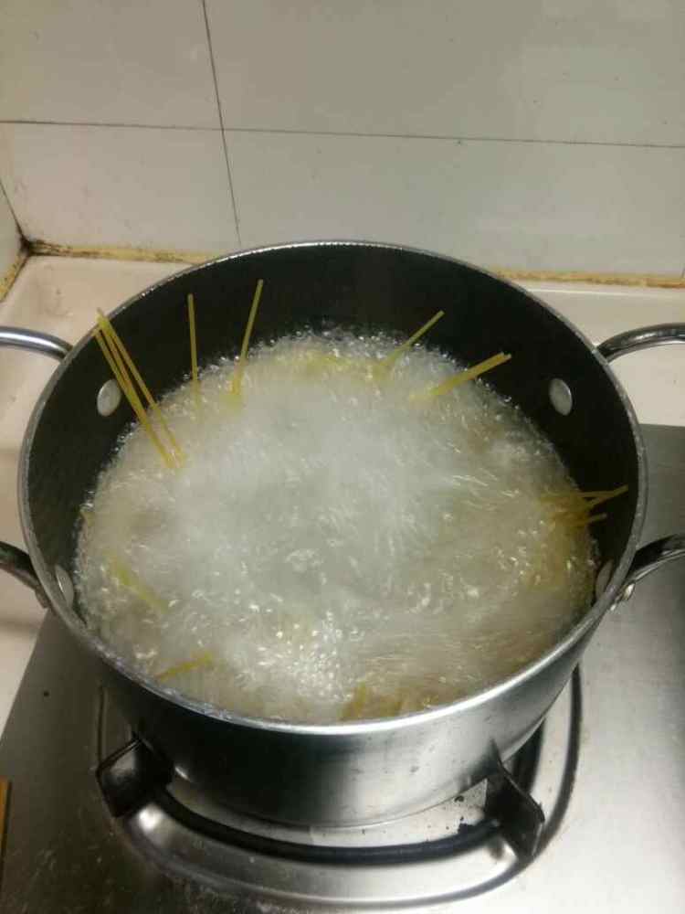 番茄肉末意大利面步骤2
