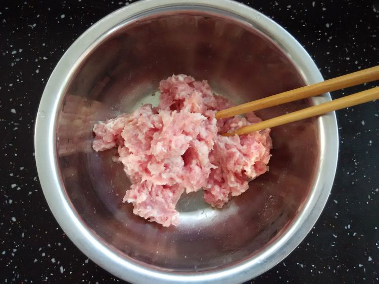 猪肉蛋堡步骤1