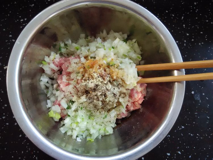 猪肉蛋堡步骤3