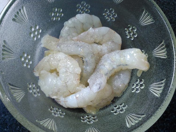 虾仁培根披萨步骤1