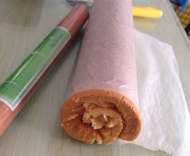 鲜嫩蛋糕卷步骤7