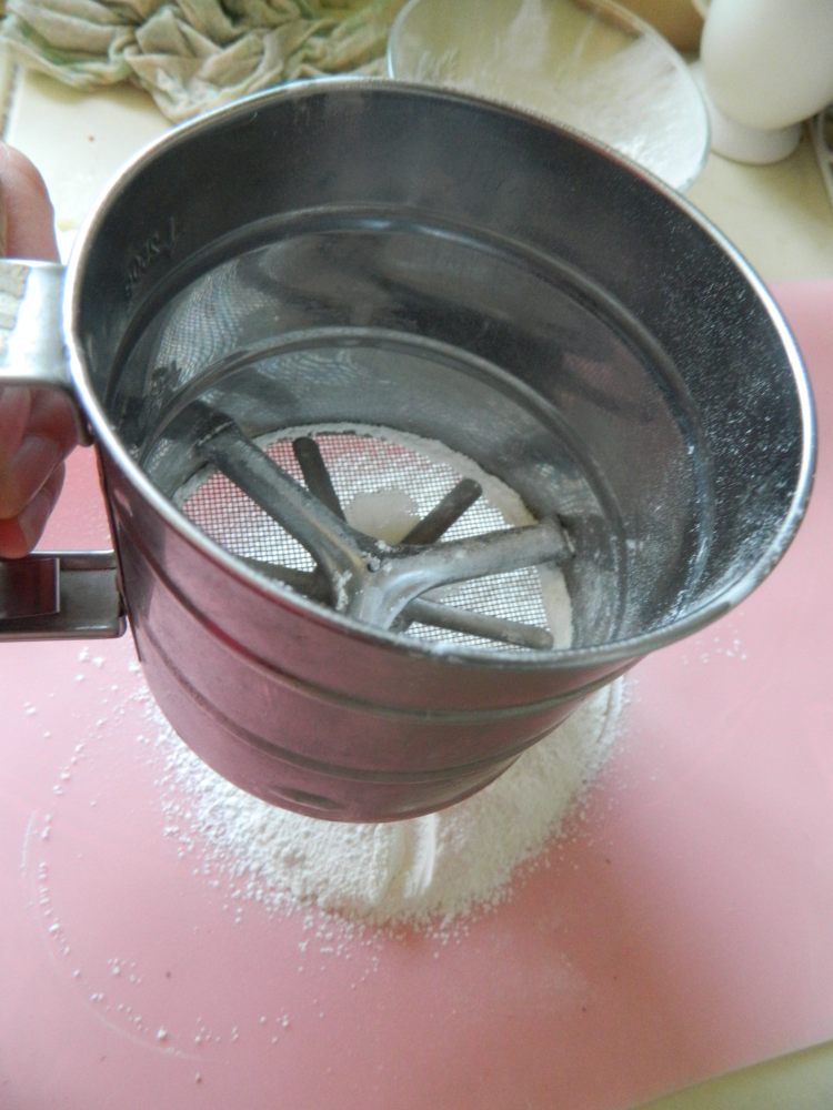 六寸草莓戚风蛋糕步骤2