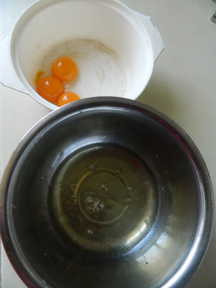 六寸草莓戚风蛋糕步骤3