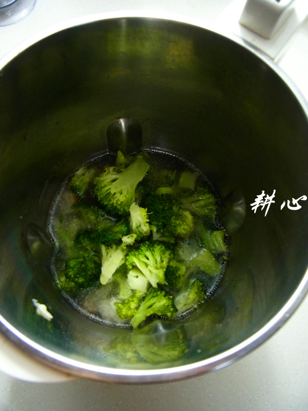 西兰花浓汤步骤4