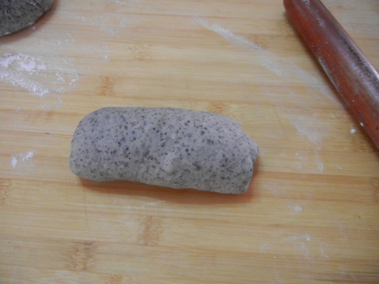 黑芝麻玉米粉咸花包步骤12