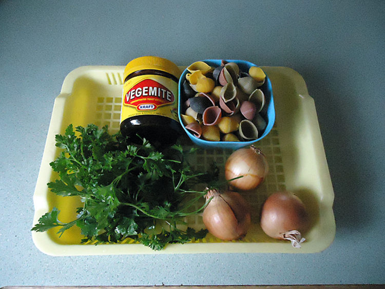 Vegemite煮五色贝壳粉步骤1