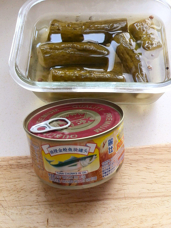 金枪鱼酸黄瓜沙拉步骤1